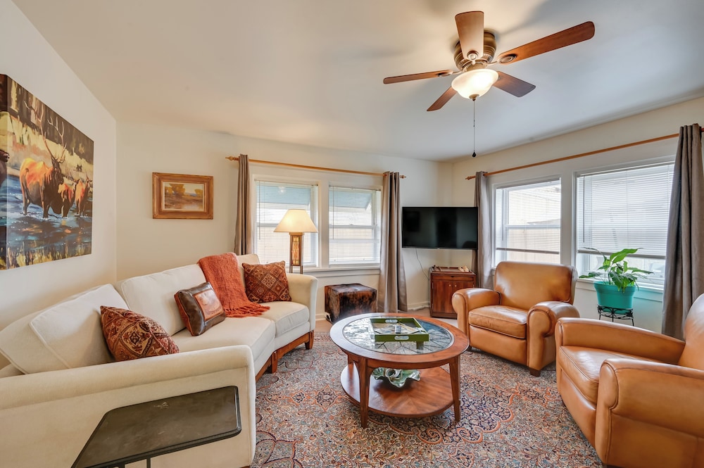 2 Mi to Fly Fishing: Bbq-ready Corvallis Apartment