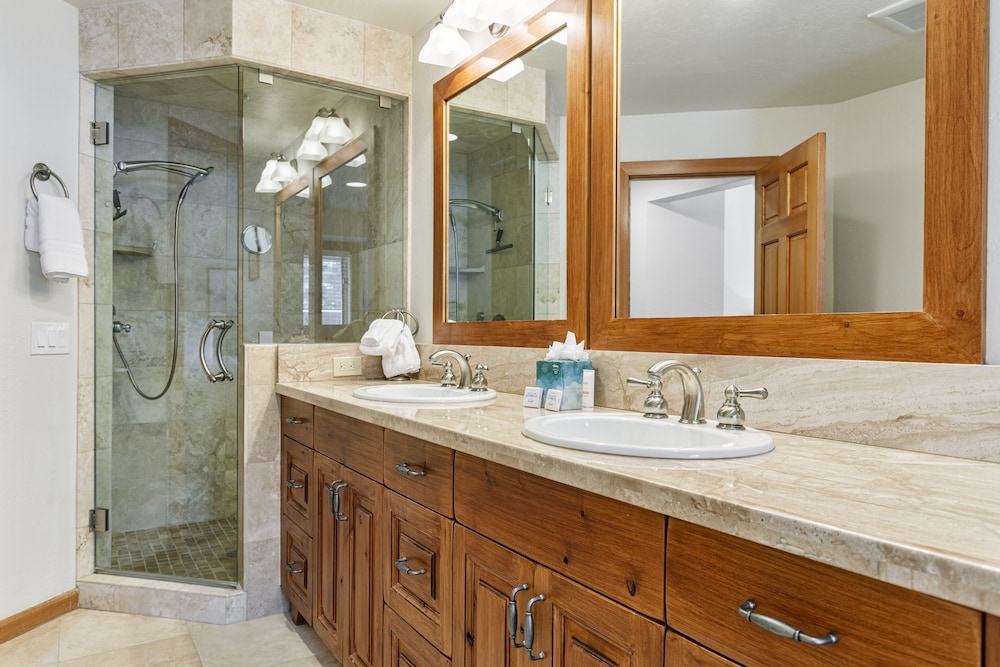11 - Two Bedroom with Spa Enclave 2 Condo