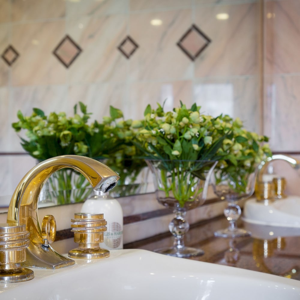 Penthouse 3-bed 3-bath on Marble Arch