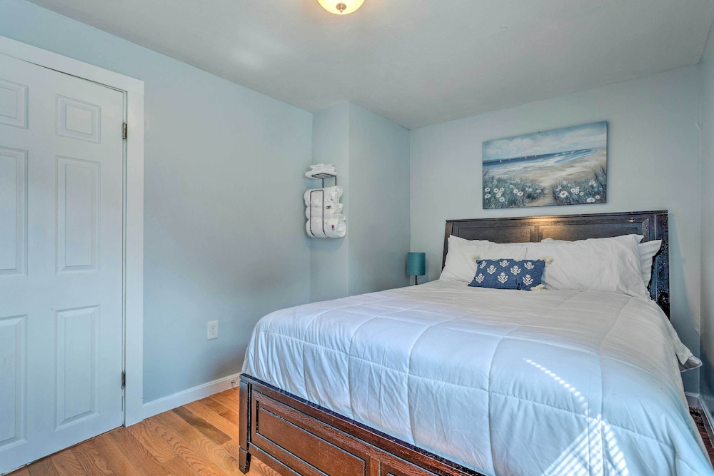 Downtown Brockton Apt < 1 Mi to Local Dining