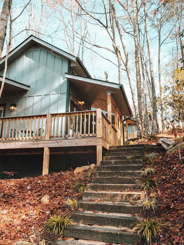 Wayah Ridge Escapes