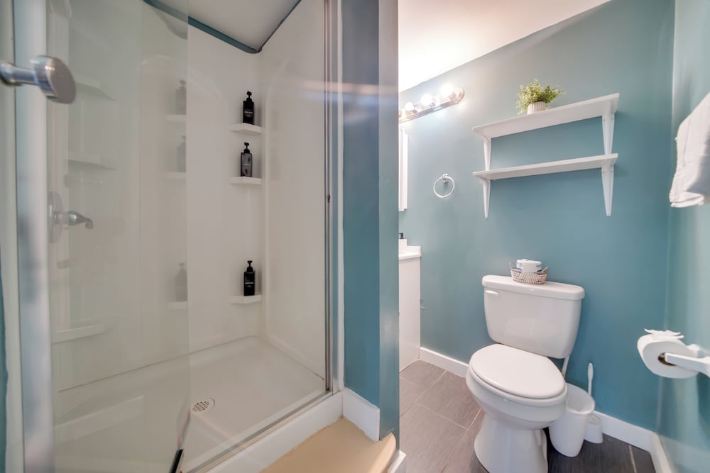 6 Mi to Downtown Seattle: Peaceful Apt w/ Patio