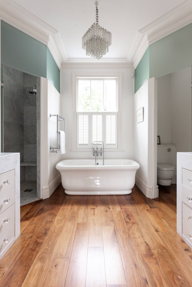 Warwick Gardens II by Onefinestay