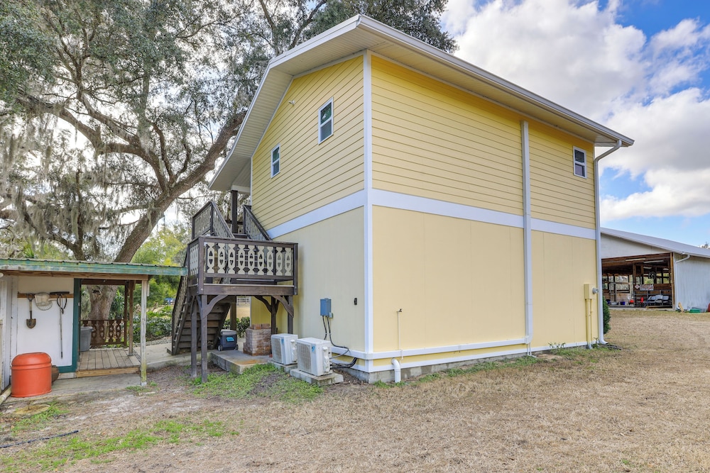 Nature Coast Hideaway w/ Deck on 5 Acres