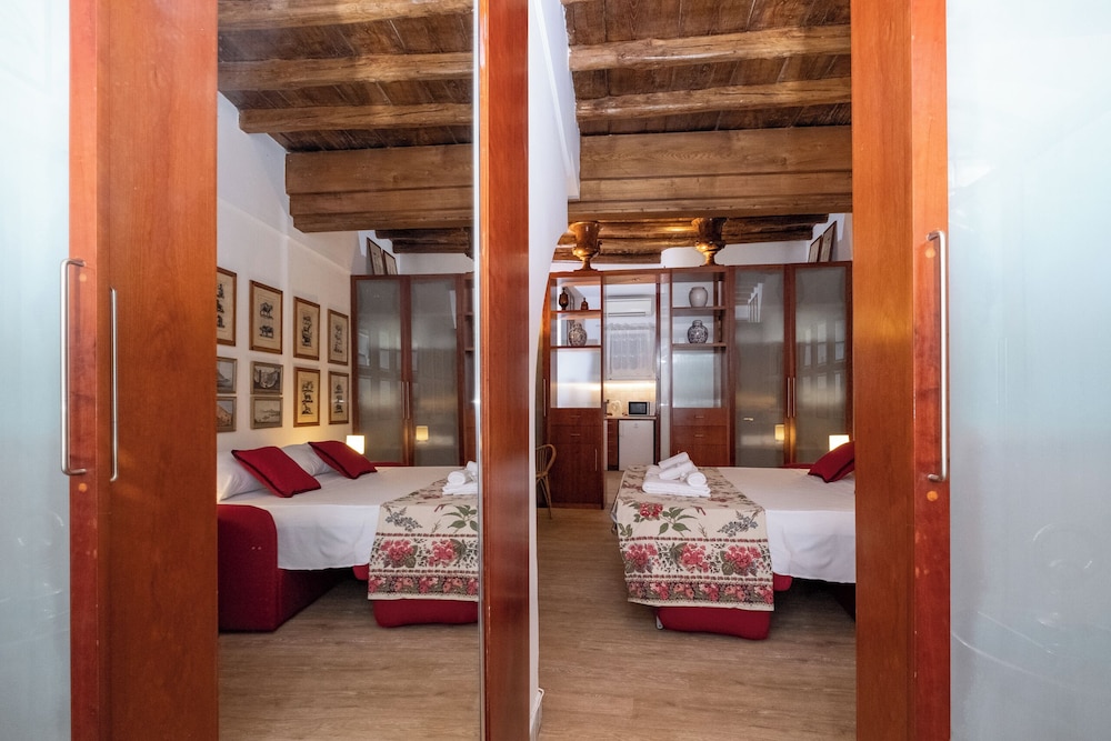 Campo De' Fiori Apartments