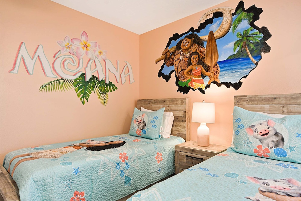 Home 9 Bed Themed Rooms Pool Storey Lake