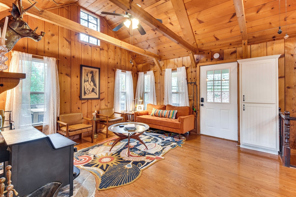 1 Mi to Beach: Lake Rabun Home w/ Carriage House
