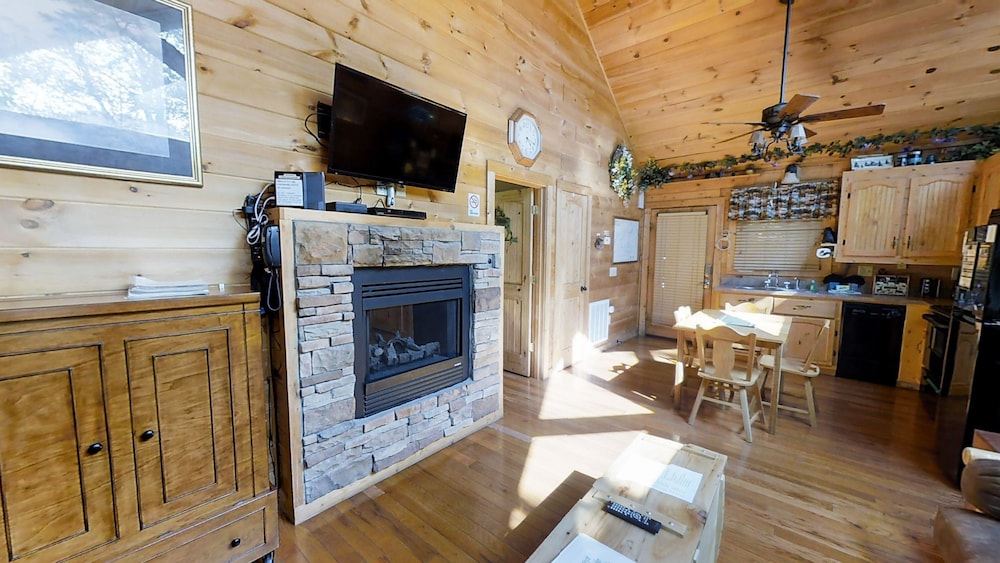 Always Kiss Me Goodnight 1 Bedroom Cabin by RedAwning