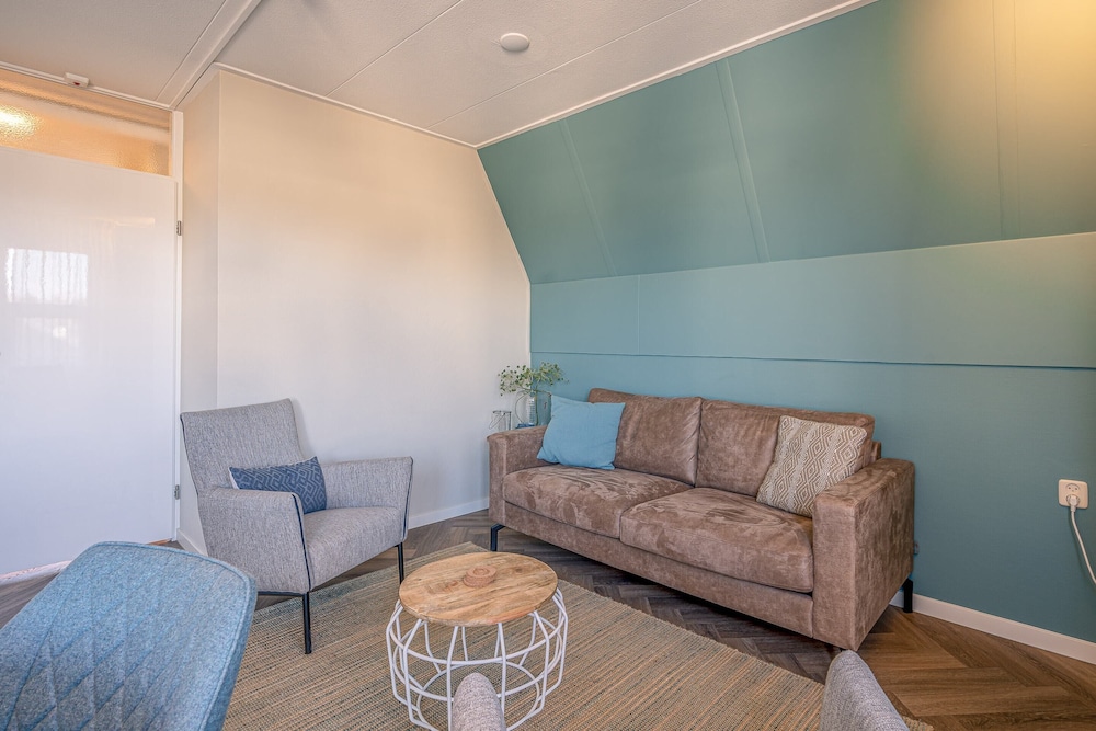 Nice Pet-friendly Apartment Near the Center of De Koog