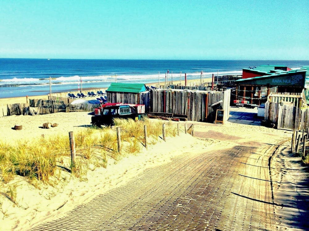 Modified, Modern Lodge Near the Beach
