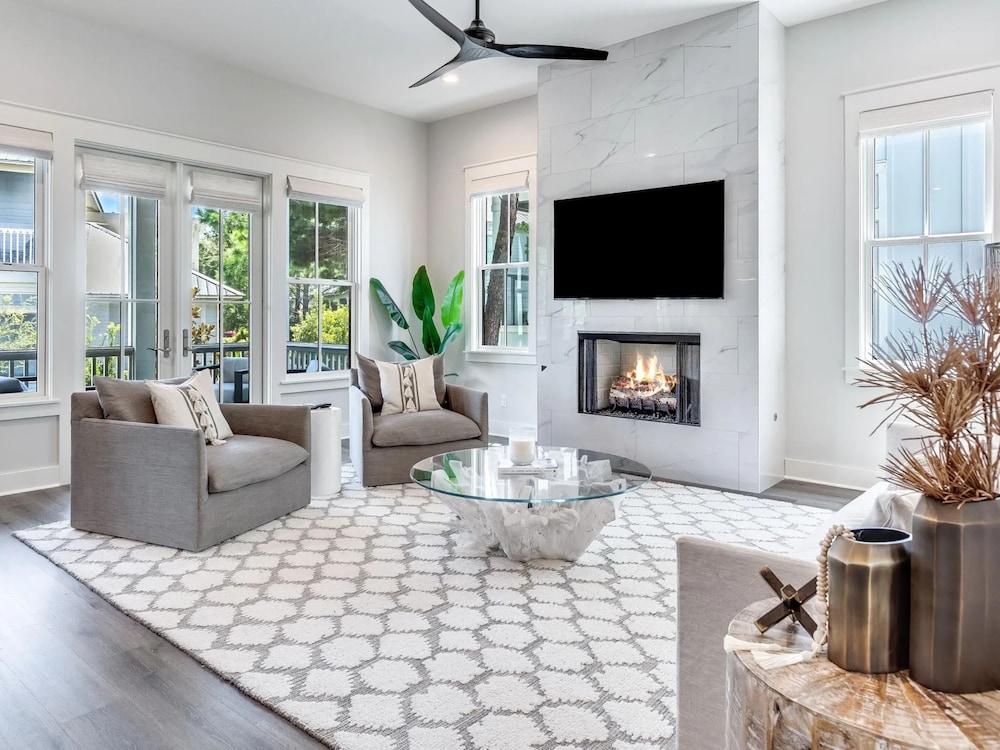 Honeybee by Southern Vacation Rentals