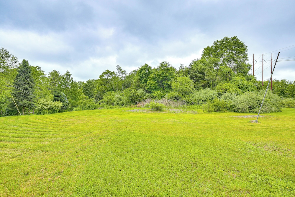 3 Mi to Main St: Modern New Paltz Home