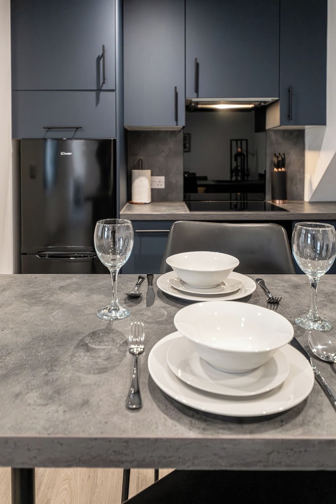 Gorgeous 1 BD in Central Cheltenham