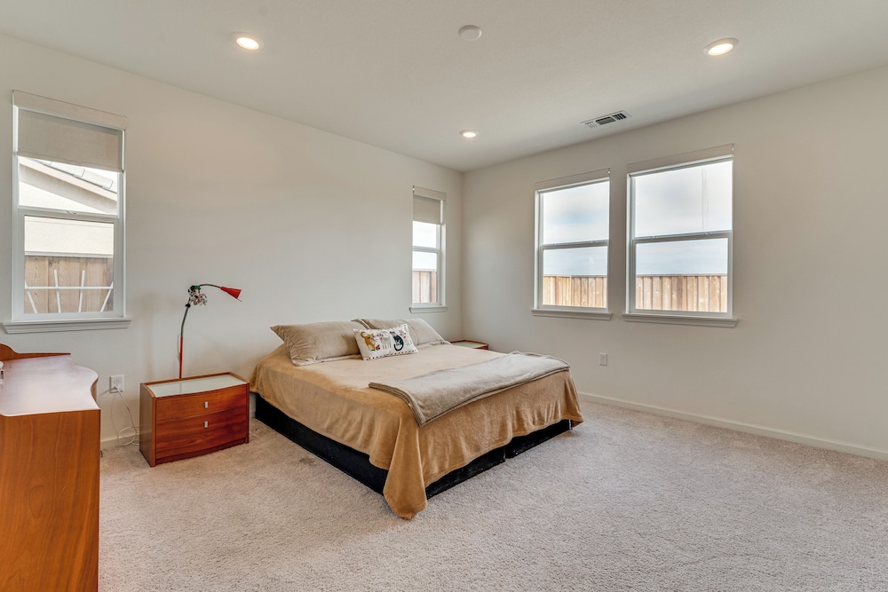 Newly Built Home w/ Patio: 4 Mi to Dtwn Hollister