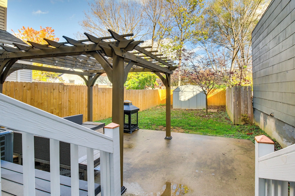 2 Mi to Dtwn Cincinnati: Home w/ Fenced Yard!