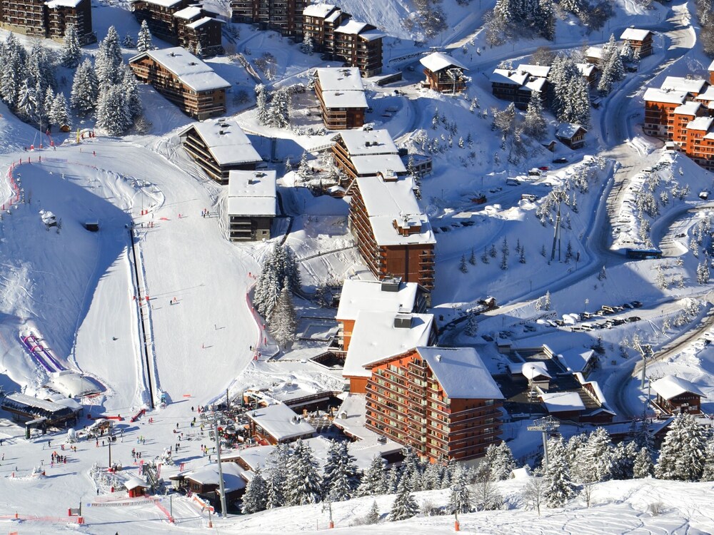 Majestic Apartment in Meribel-mottaret Close to Skiing
