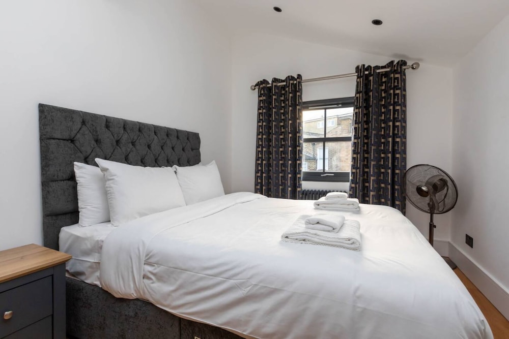 Contemporary 2 Bedroom Apartment on Columbia Road
