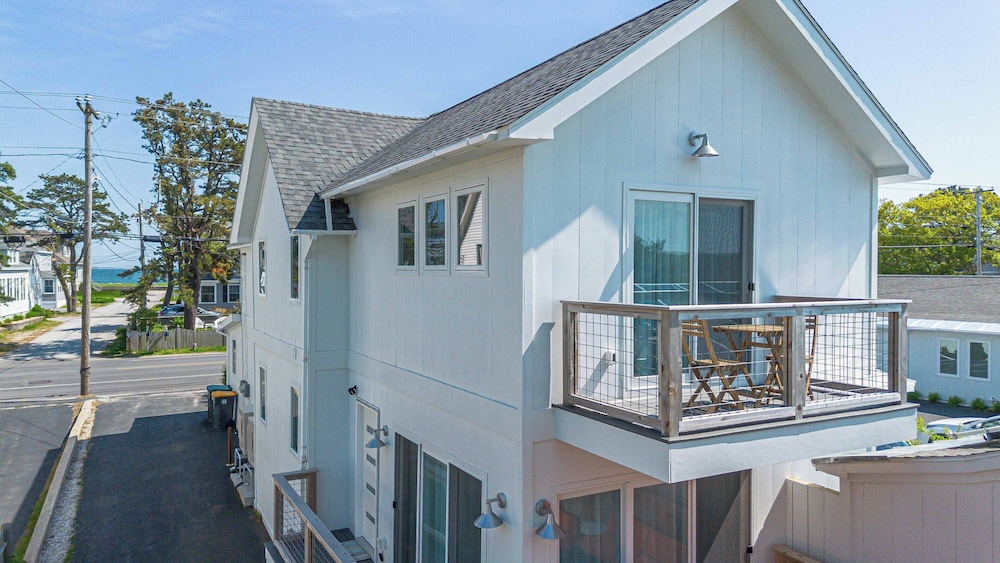 Latitude Adjustment Walk to Beach & Dining! view 4