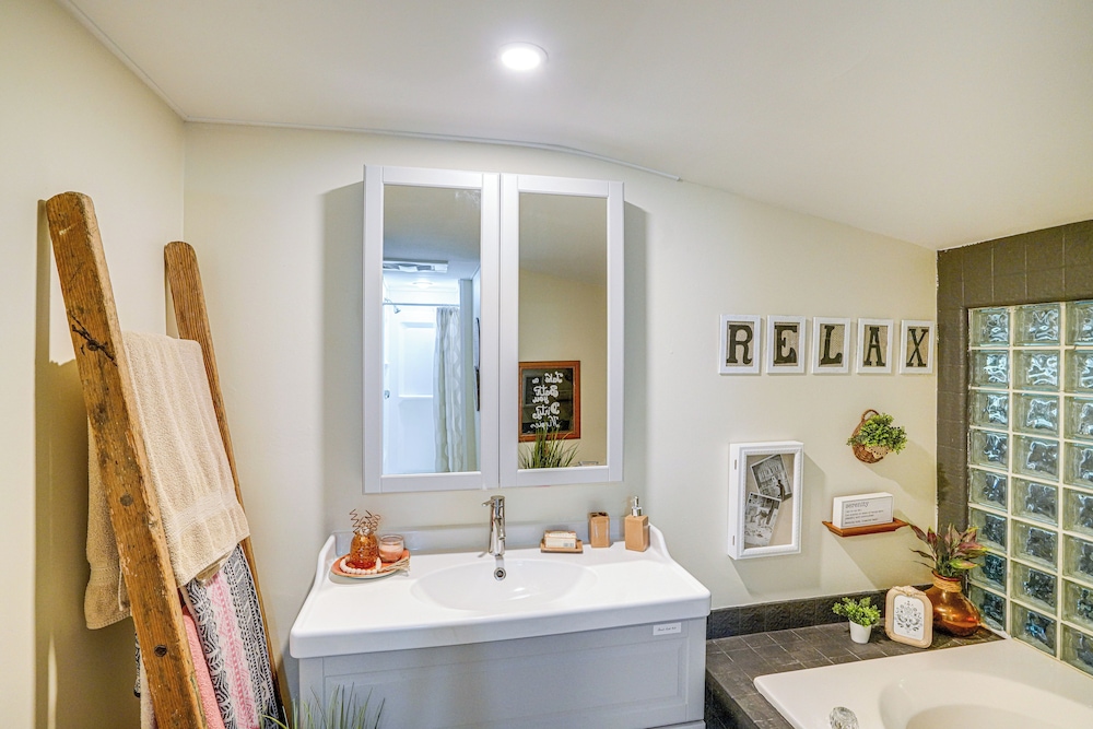 Family-friendly Richmond Cottage w/ Private Yard