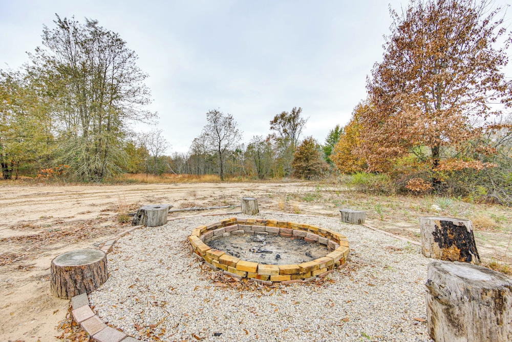Hike & Explore: 60-acre Outdoor Retreat in Tyler!