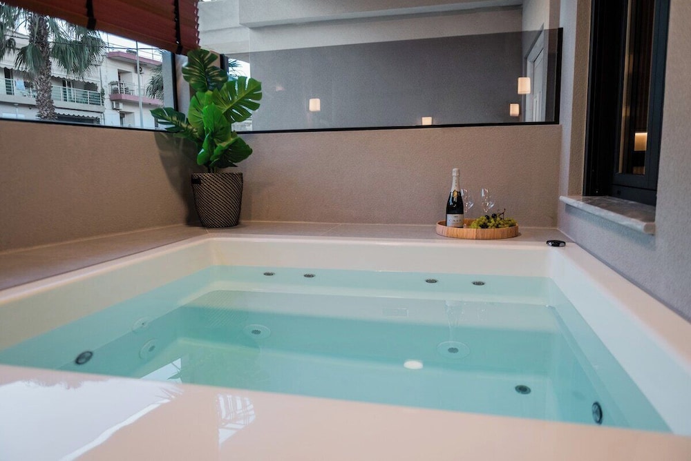 G B Urban Spa by Cretanhouses