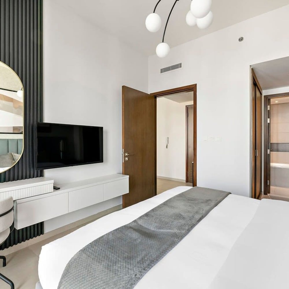 Silkhaus Premium Tower in Downtown Gym Pool
