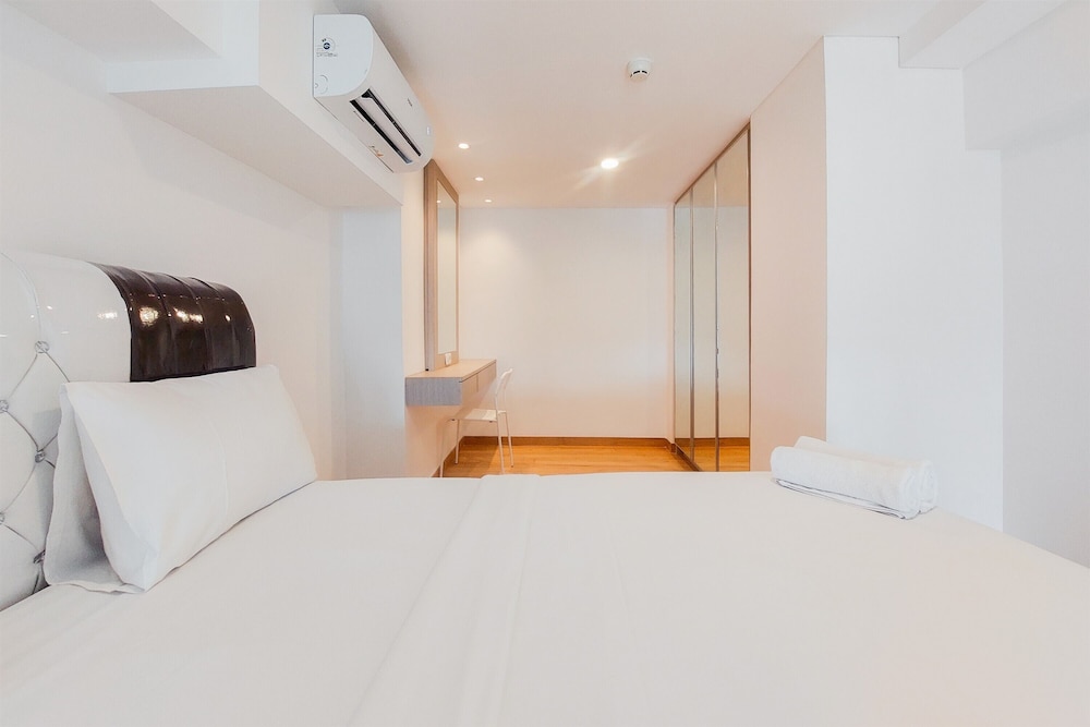 Good Deal And Comfortable Studio Loft At Kingland Avenue Apartment