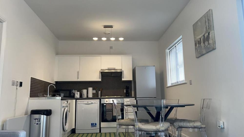 Beautiful 1-bed Apartment in Tipton, photo 28