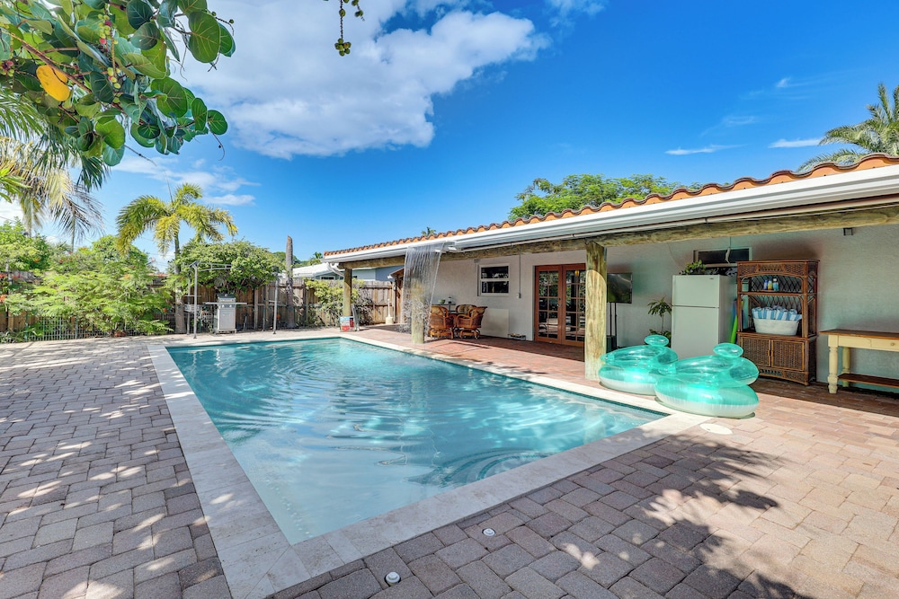 Fish, Swim & Relax Poolside! Deerfield Beach Oasis