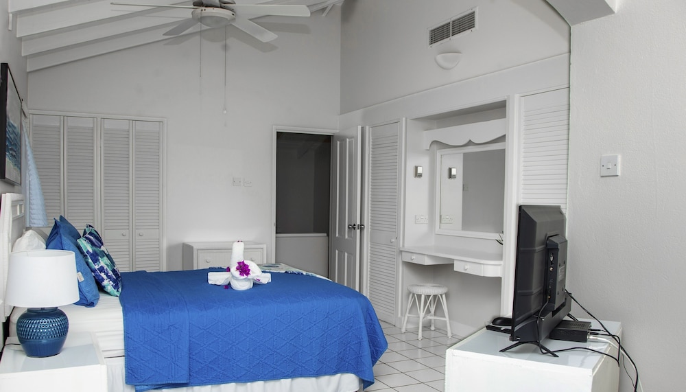 The Anchorage #5 a 3 bedroom Waterfront Condo in Rodney Bay 3 Condo by RedAwning view 3