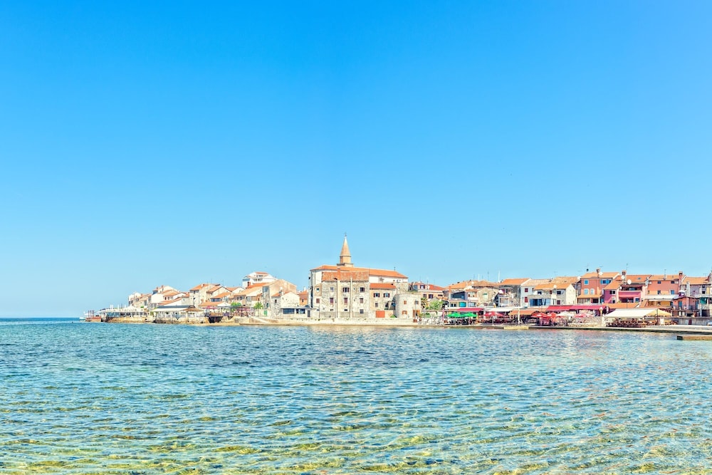 App Mariella 150m From the sea