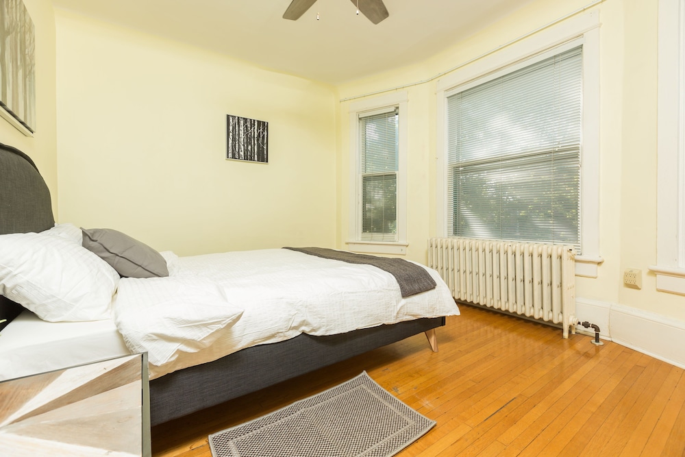 Applewood Suites - 2 BDRM Annex Loft - Image 3