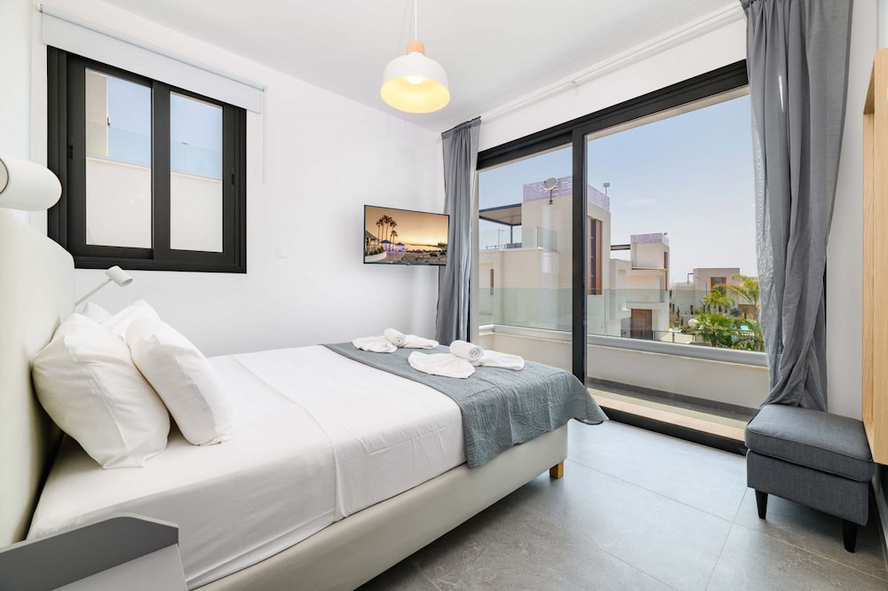By The Beach - Sunstone Seaview Villa