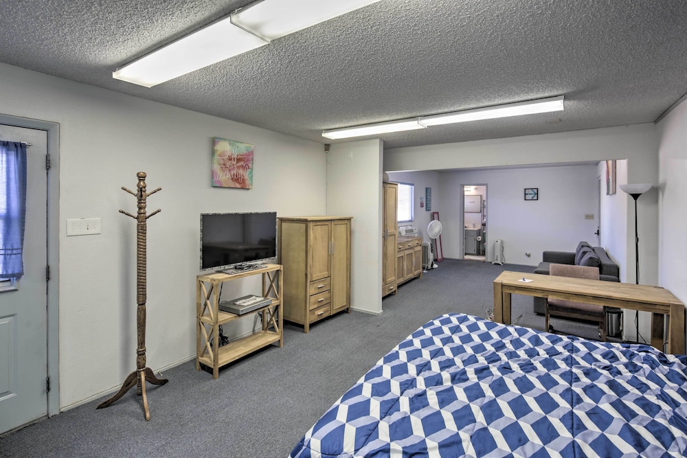 Apartment ~ 12 Mi From Hualapai Mountain Park