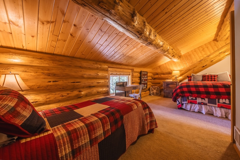 Maggies Cabin w/ Boat Rental view 5