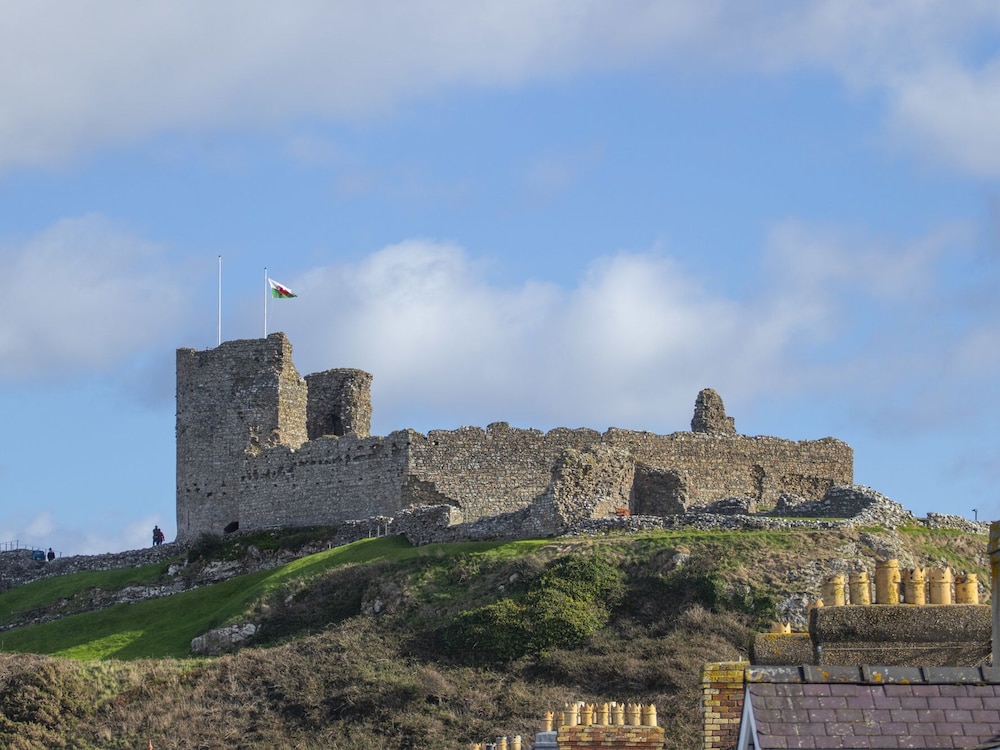 The Towers - Castell