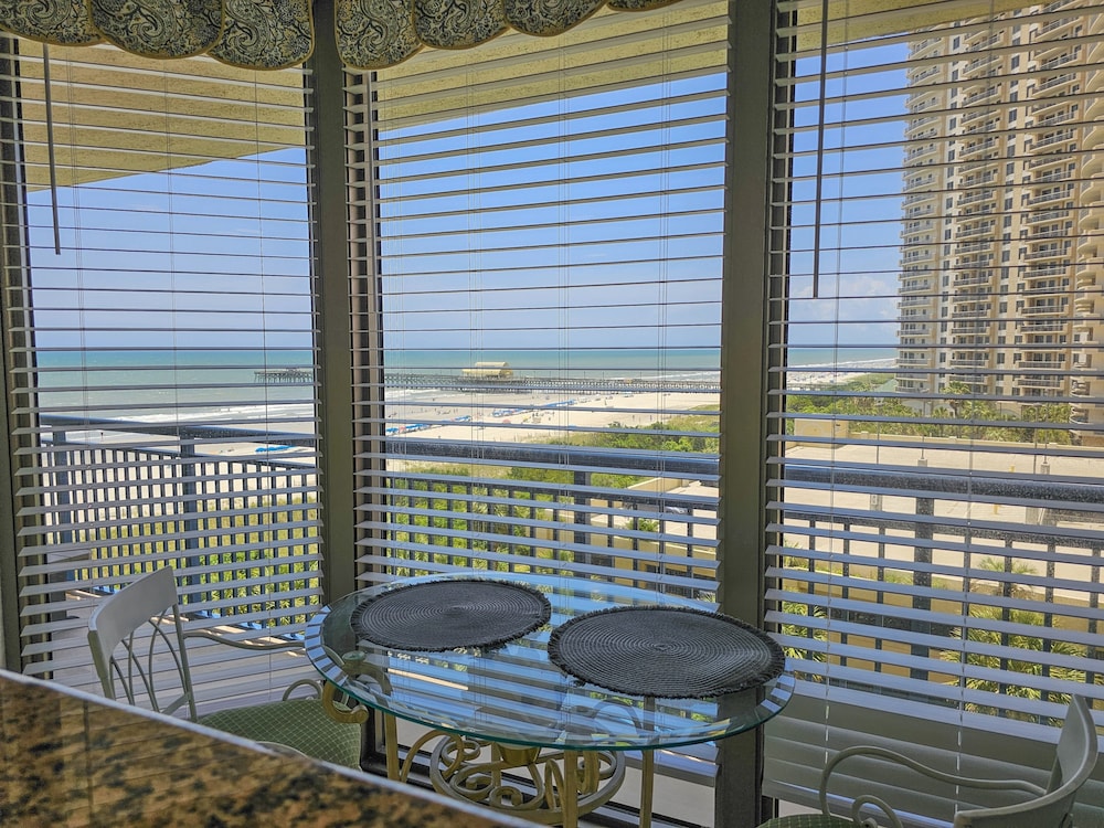 404bt, Ocean View Condo, Full Resort Amenities 2 Bedroom Condo