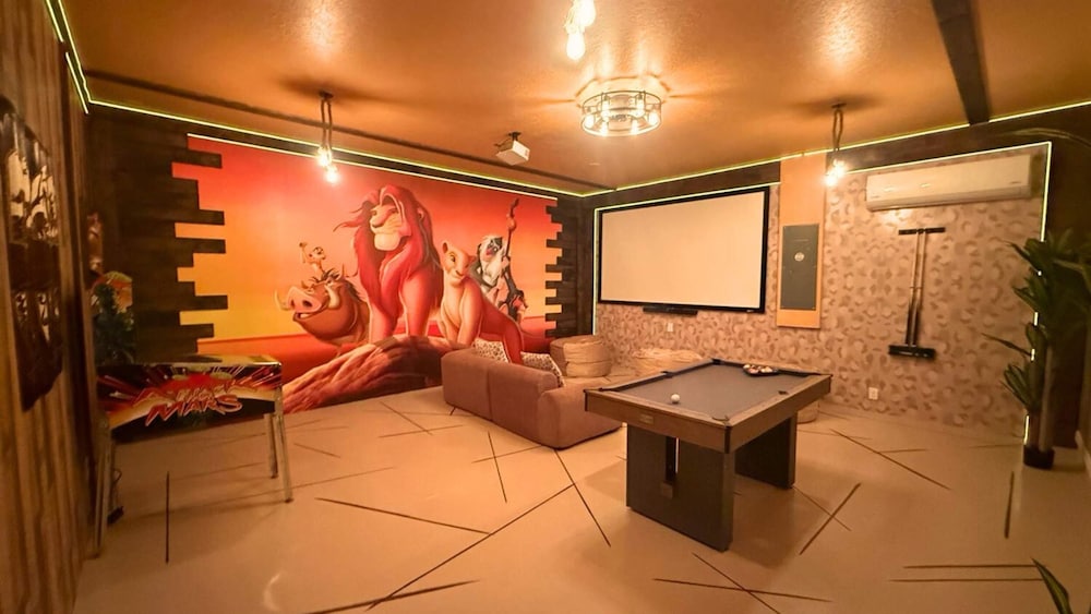 Upstay Family Home w Cinema Pool BBQ Clermont