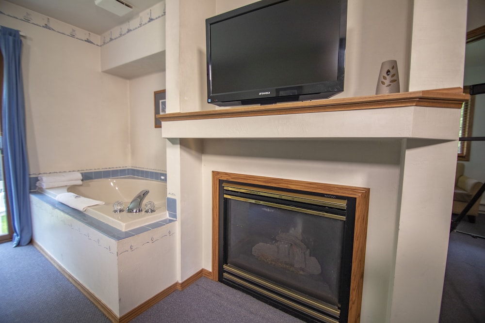 Ridges Inn & Suites