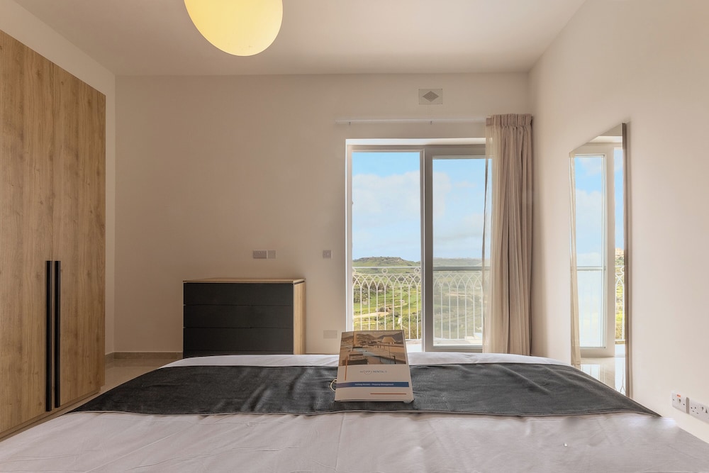 Magnifica Gozitan Villa Pool And Jacuzzi