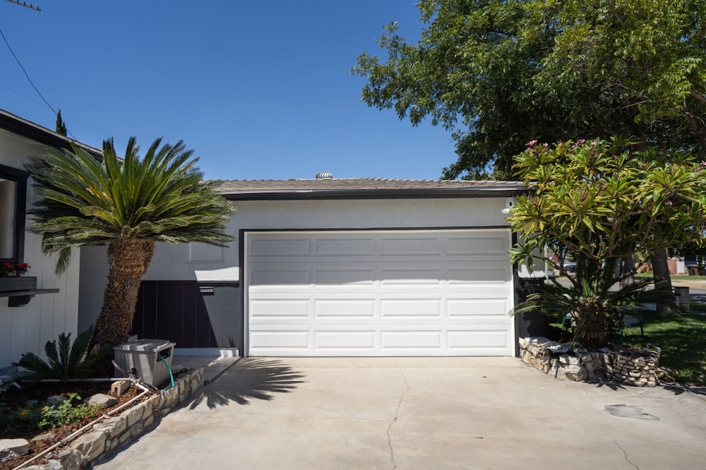 Disneyland Renovated 3BR Fullerton House w Garage Fenced Yard p56