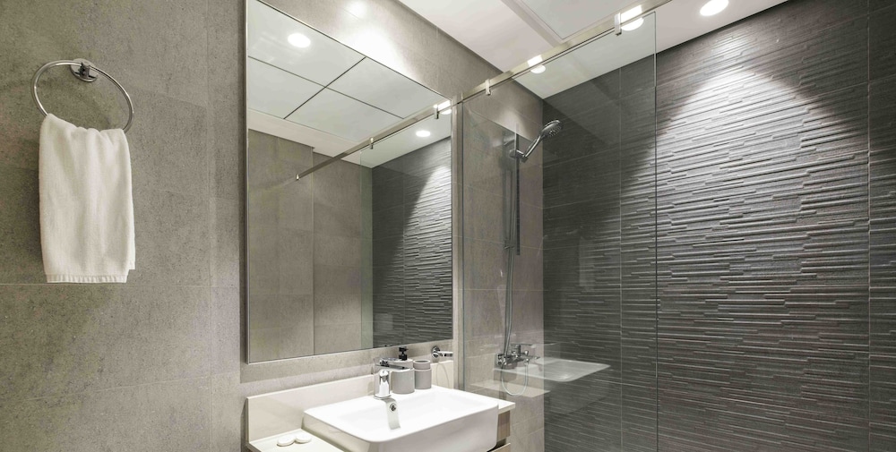LUX The Dubai Hills Executive Suite