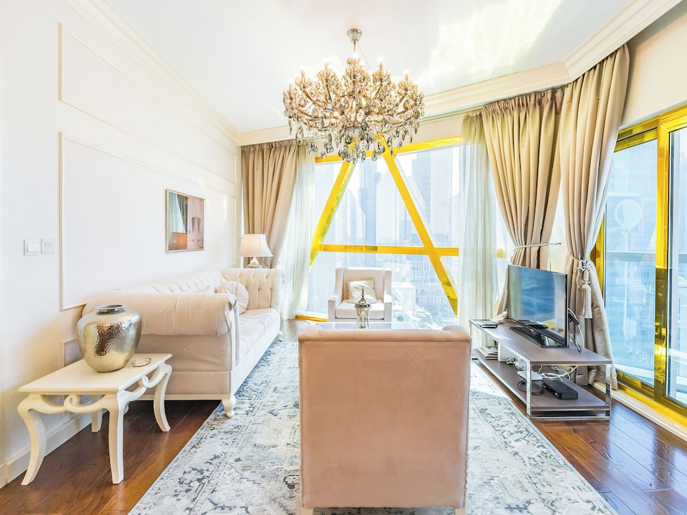 Luxury Spacious Condo in the Iconic Park Towers