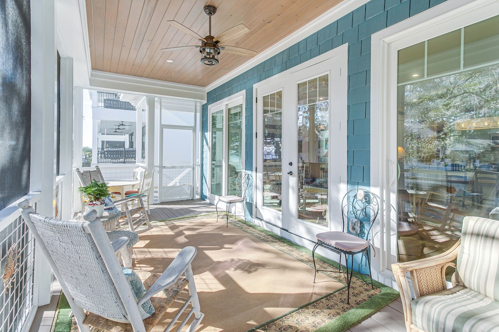 Walk to Public Beach: Hideaway in St Simons Island