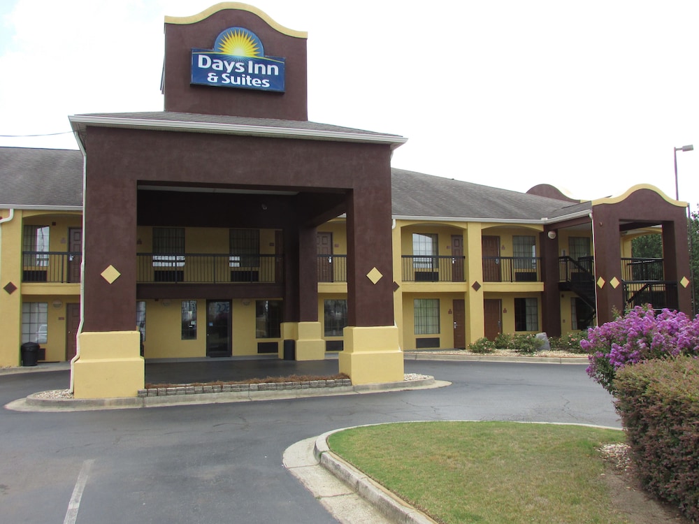 Days Inn Suites by Wyndham Fort Valley - Property Image 14