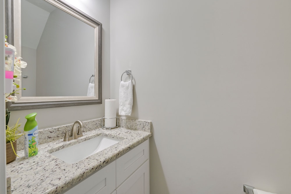 5 Mi to Charlotte Motor Speedway: Cozy Townhome