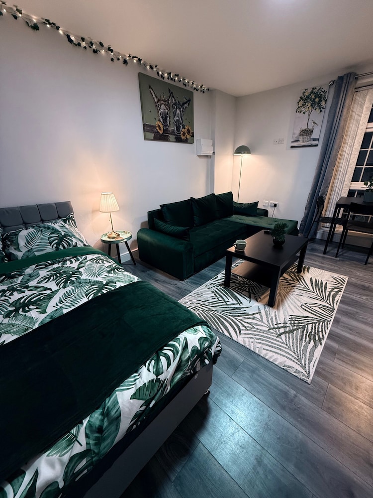 Serene Garden Room Suite City Centre