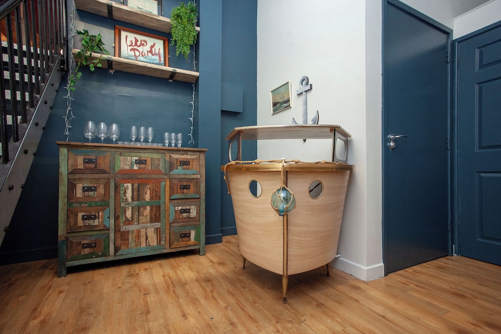 higgihaus 107 Sleeps 4 Monday - Friday