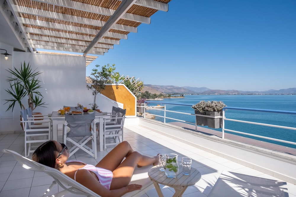 Meli Apartments & Villas
