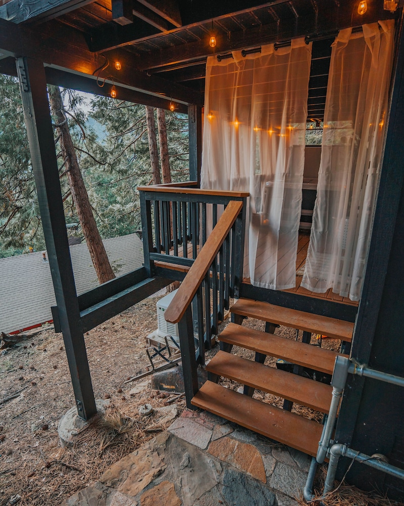 Lightfoot Cabin